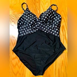 Cute black/black with white one piece swimsuit in XXL.